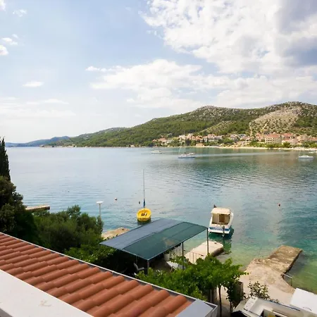 Apartment Two On The Beach-zoranka Seget Vranjica