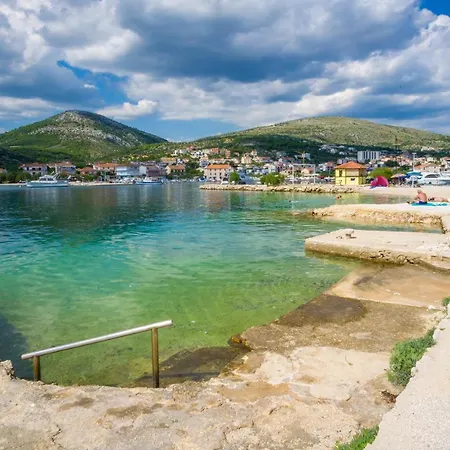 Apartment Two On The Beach-zoranka Seget Vranjica